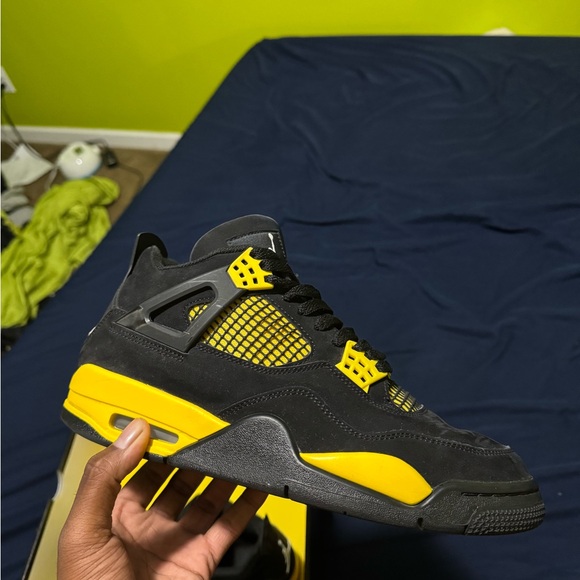 Air Jordan 4 Retro Thunder Black Yellow size 9.5 - Picture 2 of 5